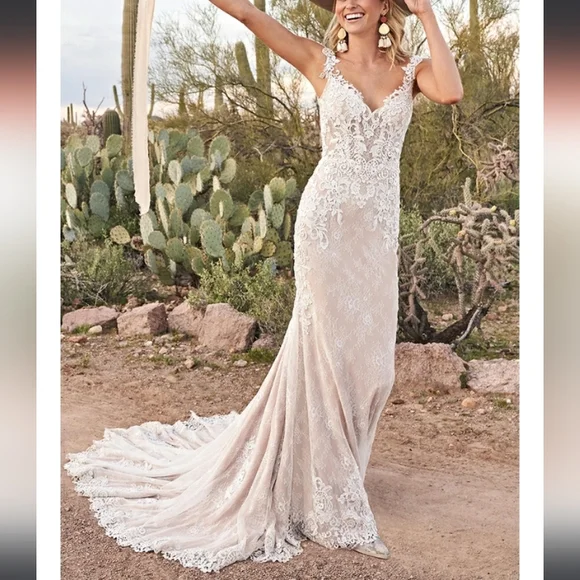 Wedding Dress - Picture 5 of 8